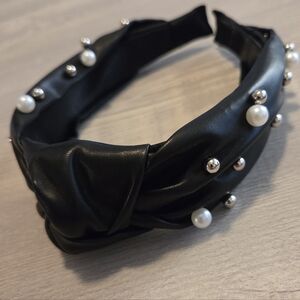 Elegant Black Headband with Pearls And Silver Beads